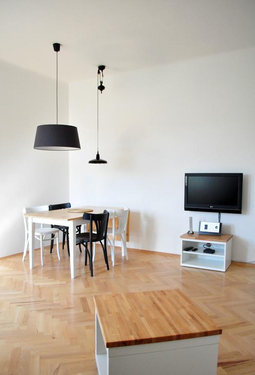 Central-Modern-Apartment ปราก ภายนอก รูปภาพ
